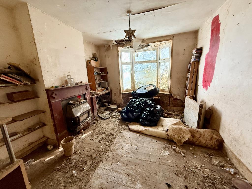 Lot: 101 - MID-TERRACE HOUSE FOR REFURBISHMENT - Living room with bay window